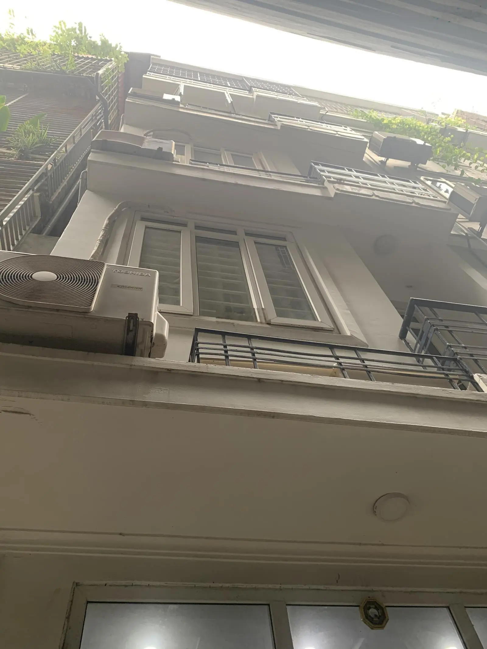 Bán nhà Thịnh Quang thông ngõ 67 Thái Thịnh, nhà 28m2, 5 tầng, 3 ngủ WC khép kín, 2 thoáng, 5tỷ9