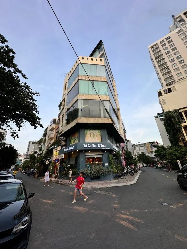 Bán nhà 3 mặt tiền Phố Đặng Tất 100m2, 7tầng, thang máy hàng hiếm P. Tân Định Q1 dòng tiền 120tr/th