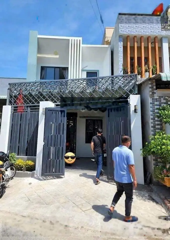 Giảm 500tr. Bán lỗ căn nhà mặt tiền kinh doanh. Nhà mới full nội thất. Đường 8m