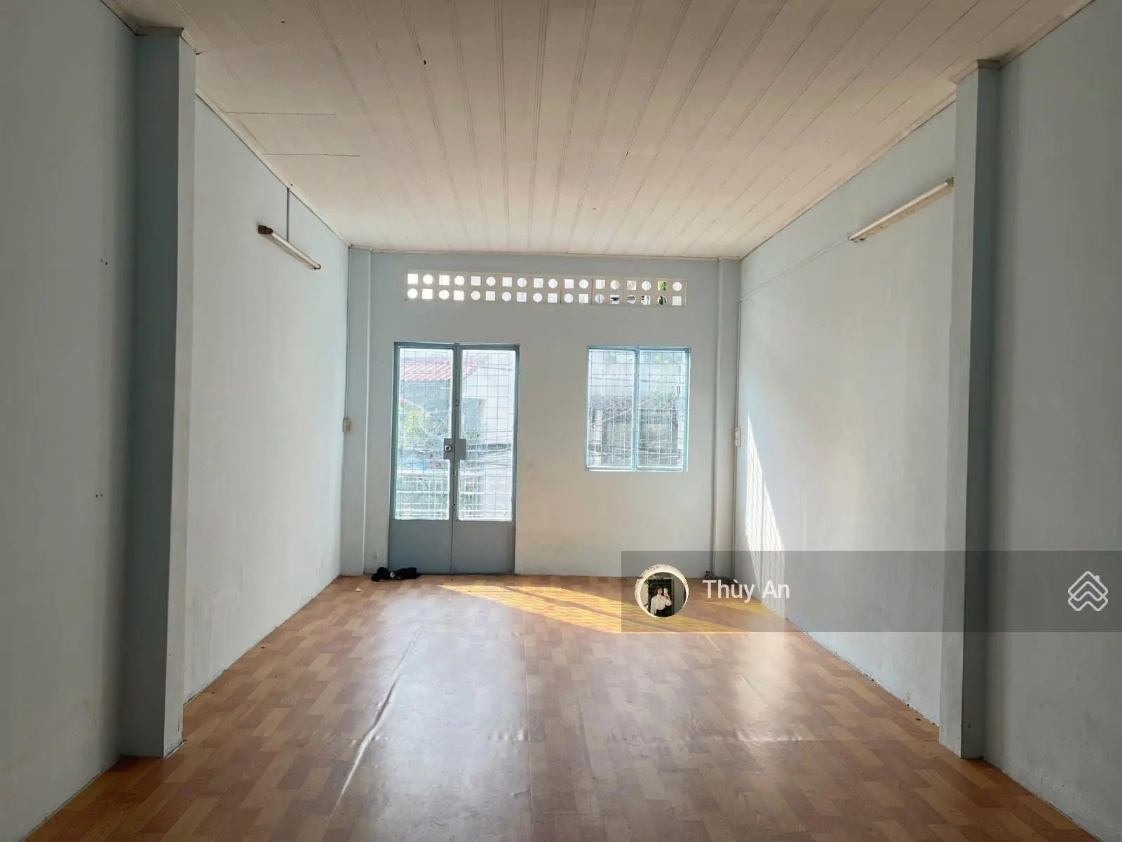 Xe hơi đậu cửa - tân bình giáp q10 - 41m2 - 2 tầng - giá 5tỷ còn tl