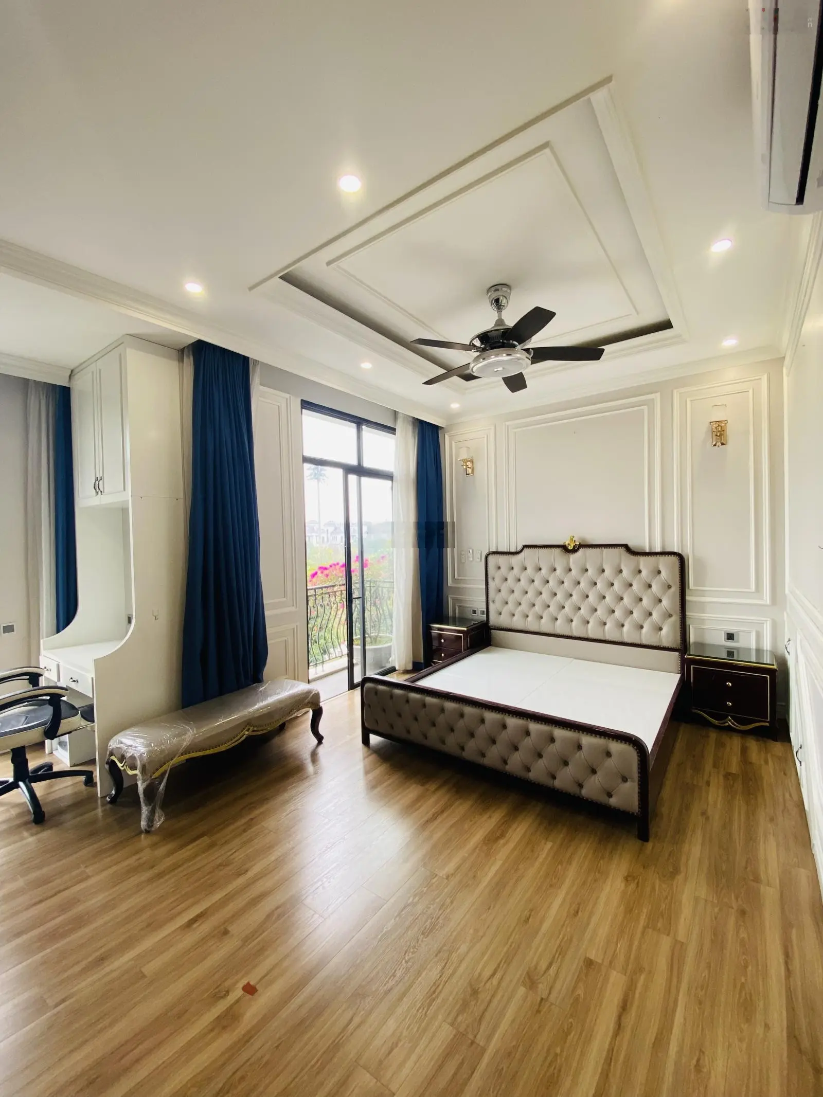 Gia đình cần bán căn Ngọc Trai view Vườn Hoa Bể Bơi diện tích 70.8m thang máy 5 tầng giá 23.9ty