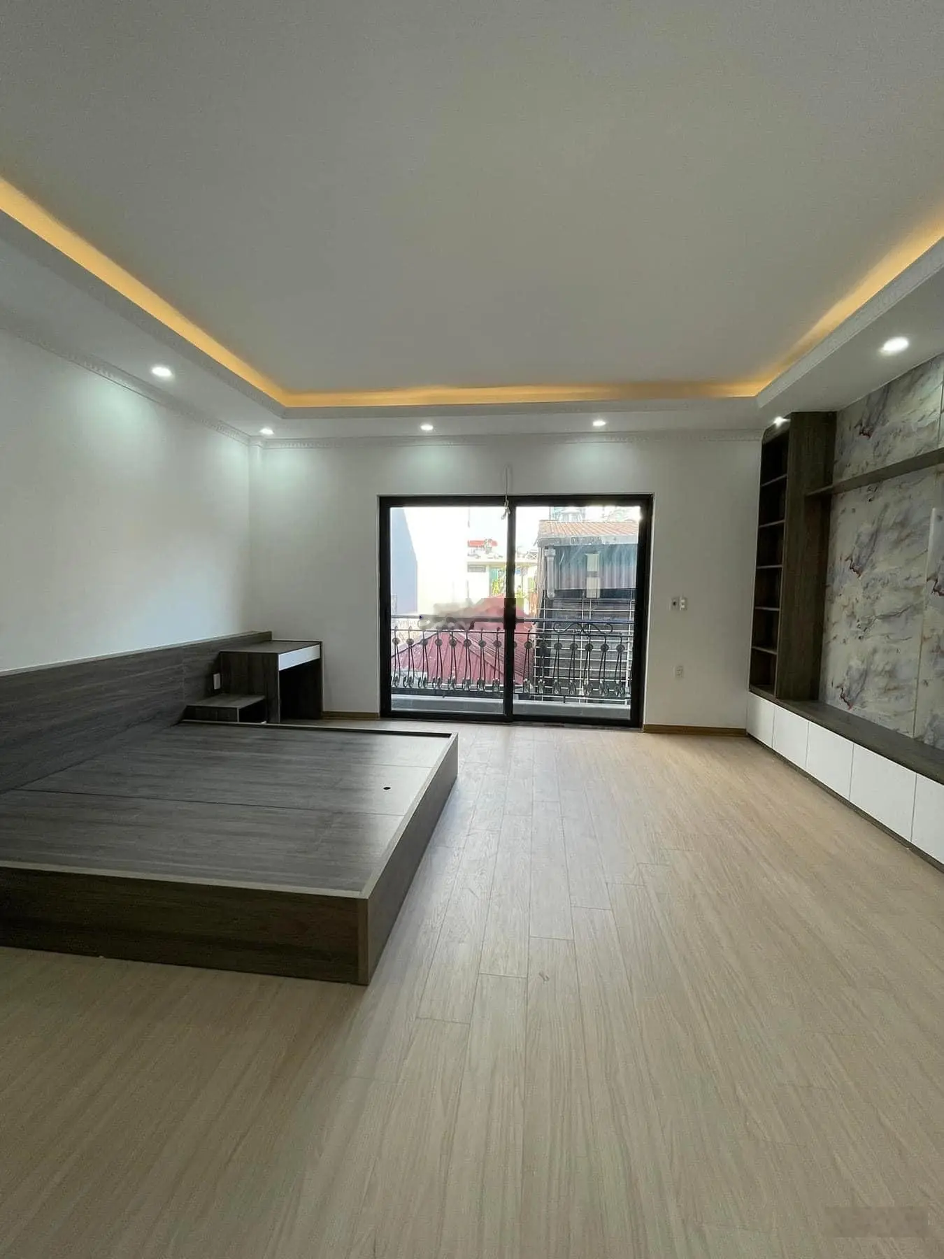 Chính chủ gửi bán nhà tòa nhà 6T Vạn Bảo xây mới, mặt tiền rộng 5m, thang máy, lô góc, nhỉnh 1x tỷ