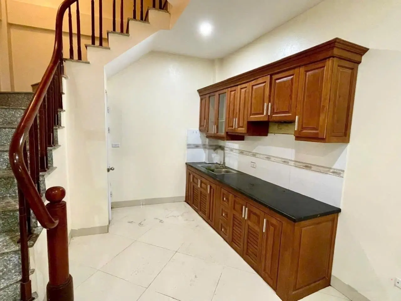 Chính chủ bán nhà mới 32m2, 4 tầng 1 tum Yên Nghĩa Hà Đông. Ô tô đỗ cửa