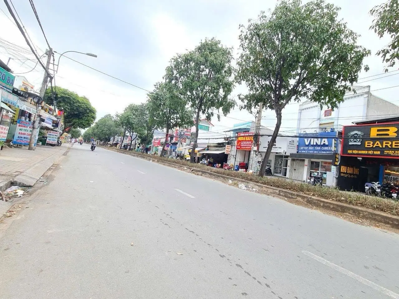 Bán nhanh biệt thự mặt tiền đường 61 Phước Long B, TP Thủ Đức. DT: 340m2, giá 32.5 tỷ
