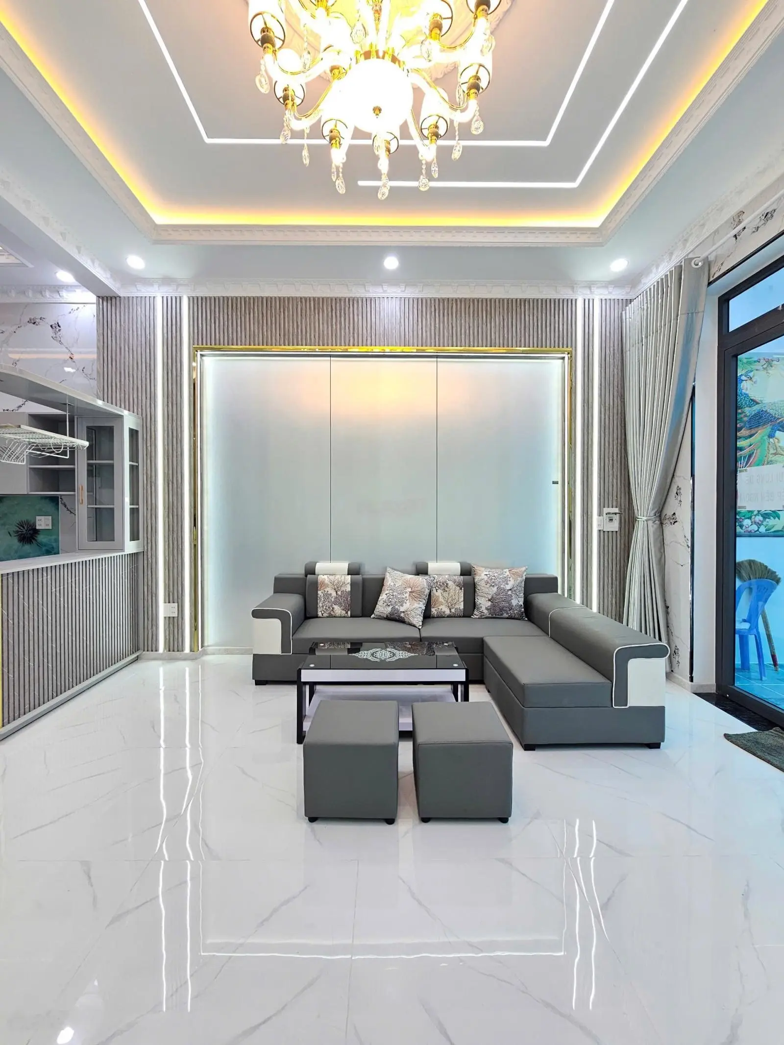 Nhà hoàn công có phòng ngủ dưới, cách DT743 300m