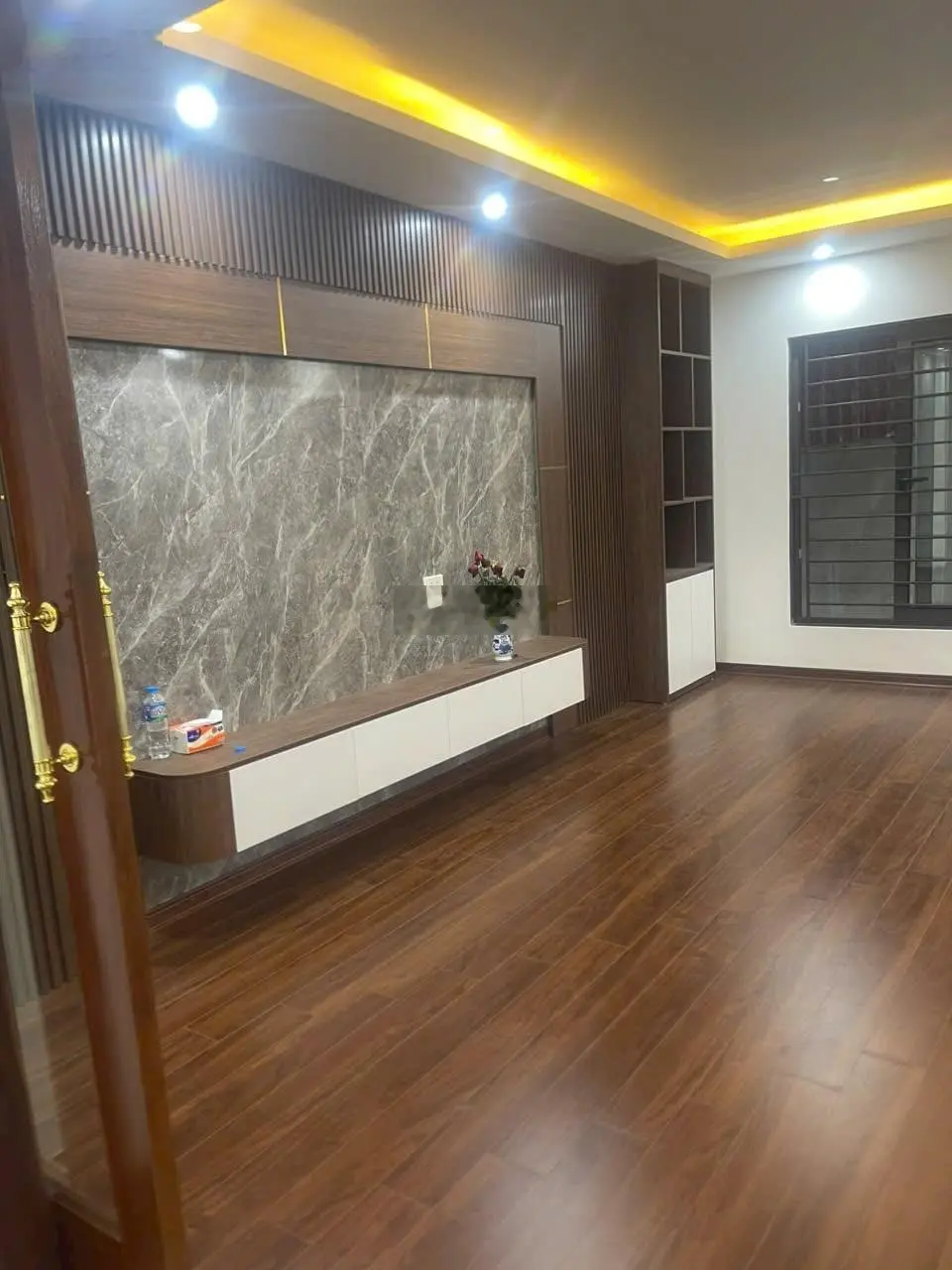 Nhà Cực Đẹp - Ngay Hồ LINH ĐÀM - Trường các cấp , chợ và UBND Cách 200m - bến xe nc Ngầm cách 500m