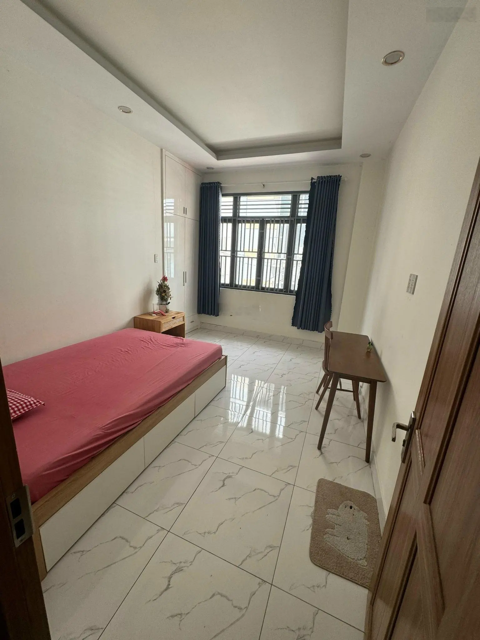 Bán nhà 4 tầng, 5 phòng ngủ Khánh Hội sử dụng ngay
