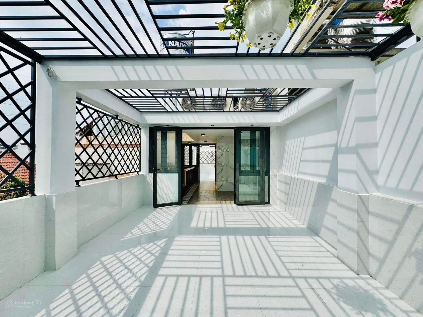Nhà mới dọn ở liền ngay đường Quốc Hương, Q2 - Giá 3 tỷ 550 / 80m2. Sổ chính chủ. Xe hơi trong nhà