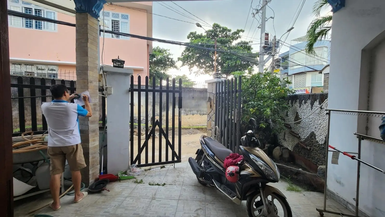 Bán nhà 2 tầng 84m2 UBND p Phú Hữu Q9 4,1 tỷ sổ hồng đường oto LH 0902966926