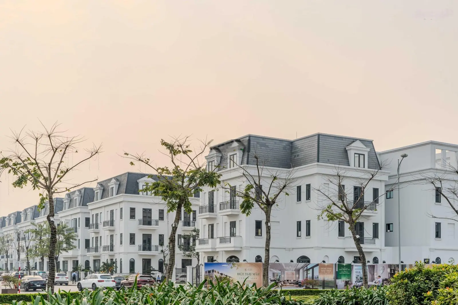 Em Huy cần bán gấp lô biệt thự sát góc P01 diện tích 169m2 3 tầng 1 tum cực đẹp ở Solasta Mansion