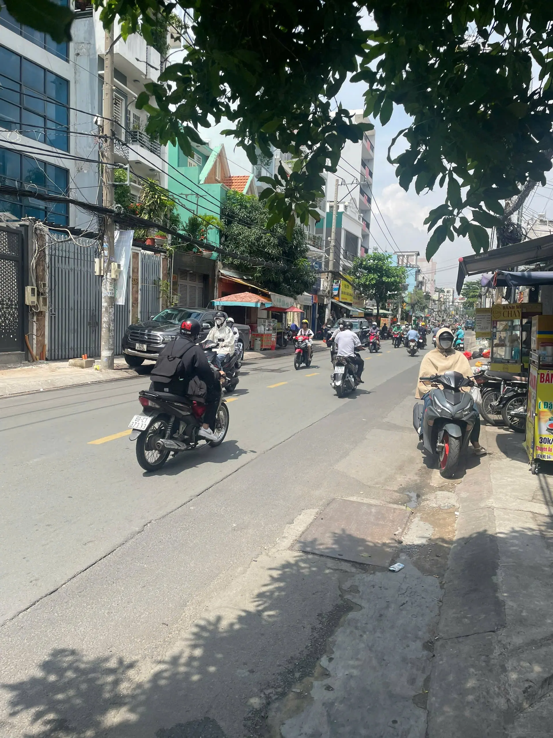 Thông báo! Chú Hải đi công tác xa cần sang nhượng căn nhà MT Bùi Đình Túy BT. DT 4,5x26m. Giá 19 tỷ