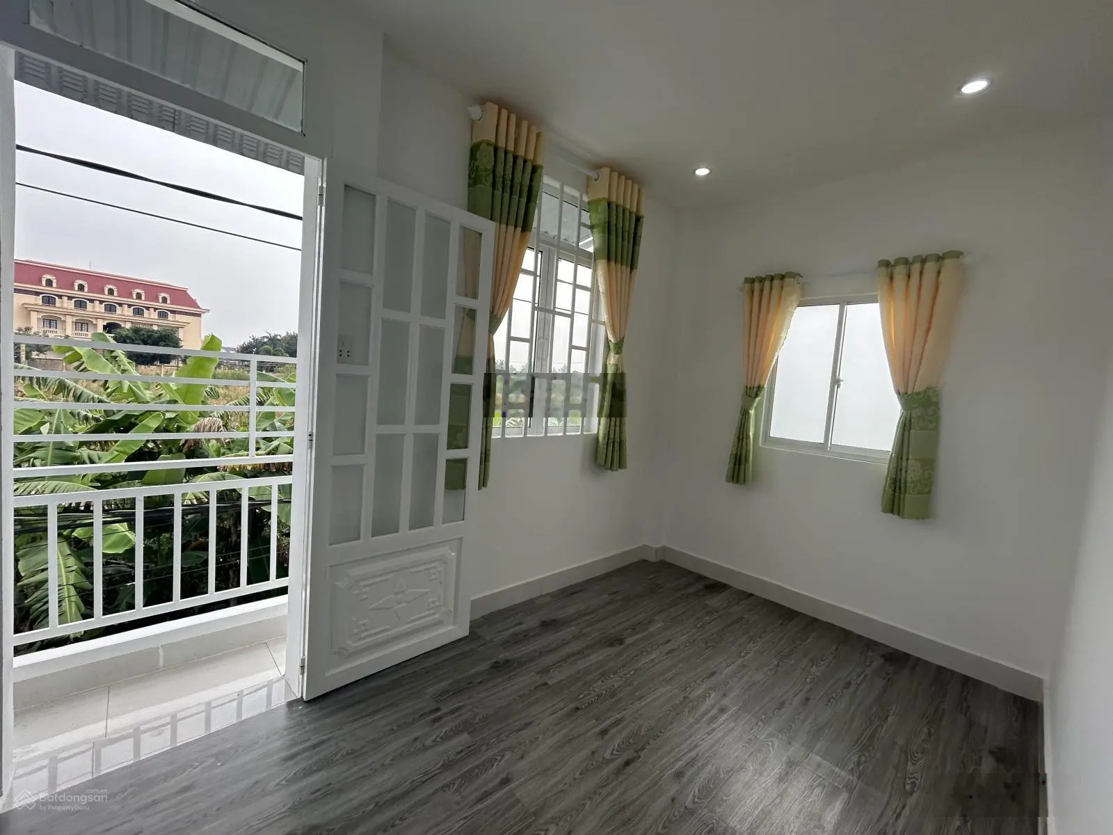 Nhà 2 mặt tiền đường ô tô giá chỉ 880tr ngay trung tâm thị trấn Cần Giuộc