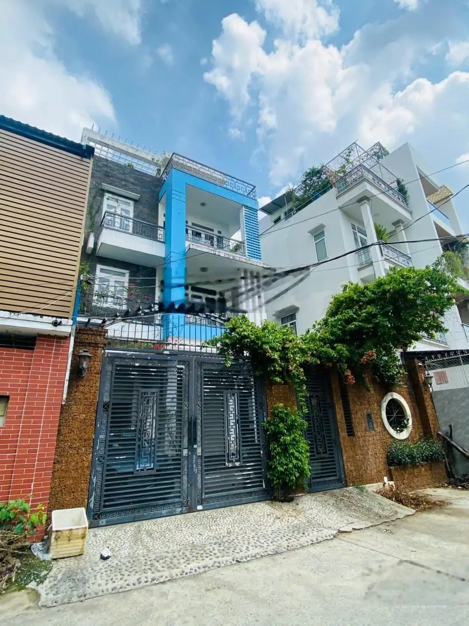 Biệt thự - DTCN 203m2 - MT đường cạnh Nguyễn Duy Trinh Q2 - giá 14,8 tỷ TL