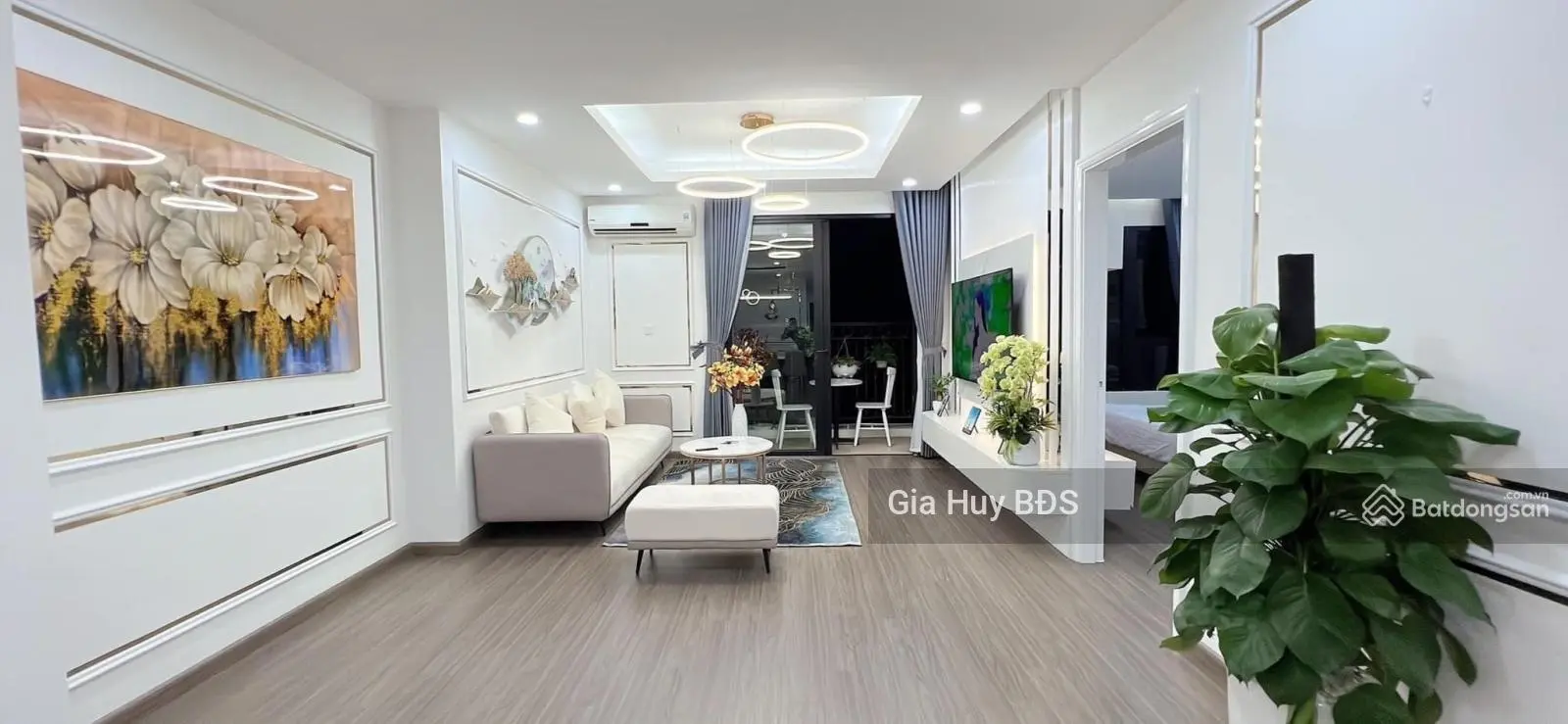Tôi cần bán căn góc 3PN, 2VS, 127m2 ,nội thất full đồ tại chung cư Hong Kong Tower, Đống Đa