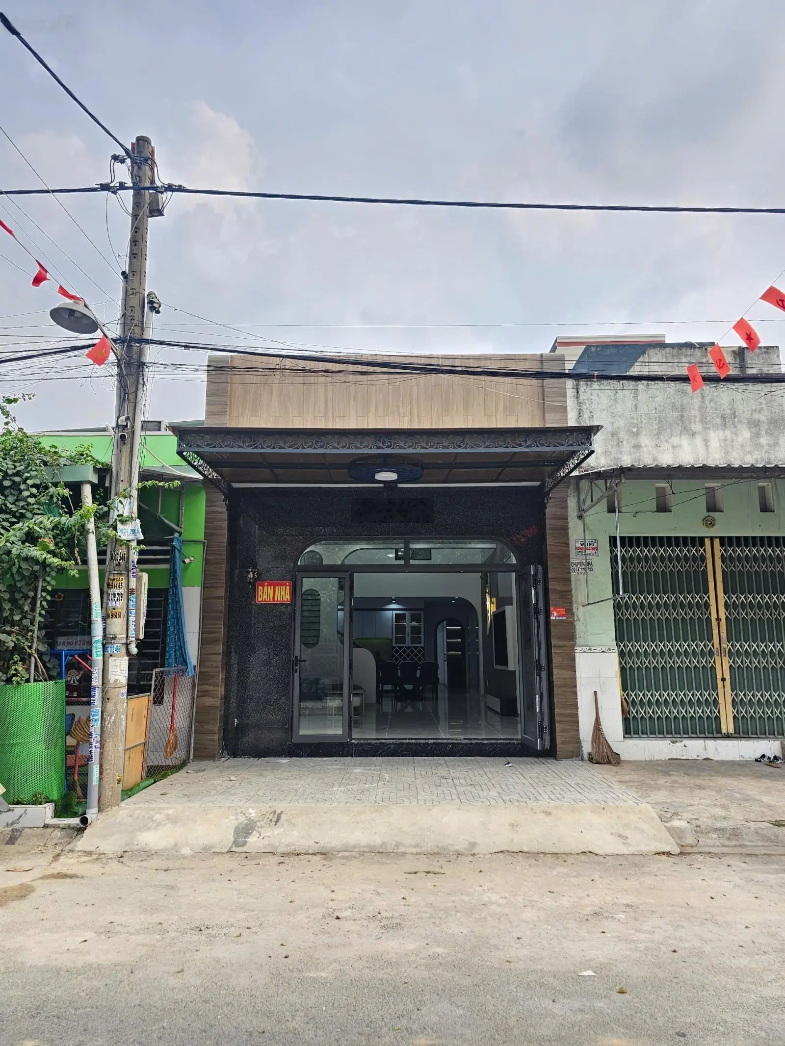 3.4 tỷ/ Cần bán nhà cấp 4 gác lửng full nội thất 82m2 sát bên Chợ Phú Phong p. Bình Chuẩn Thuận An