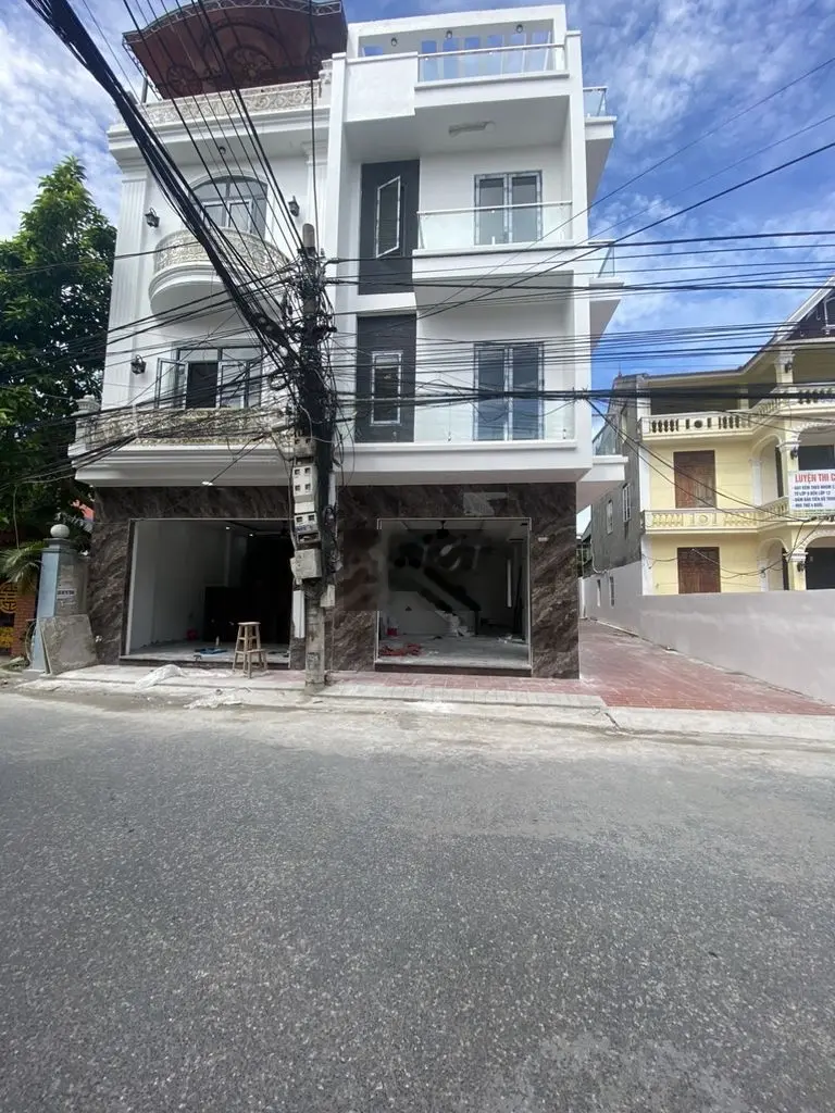 nhà kinh doanh sầm uất, đường thông,2 ô tô tránh nhau tại Trang Quan.