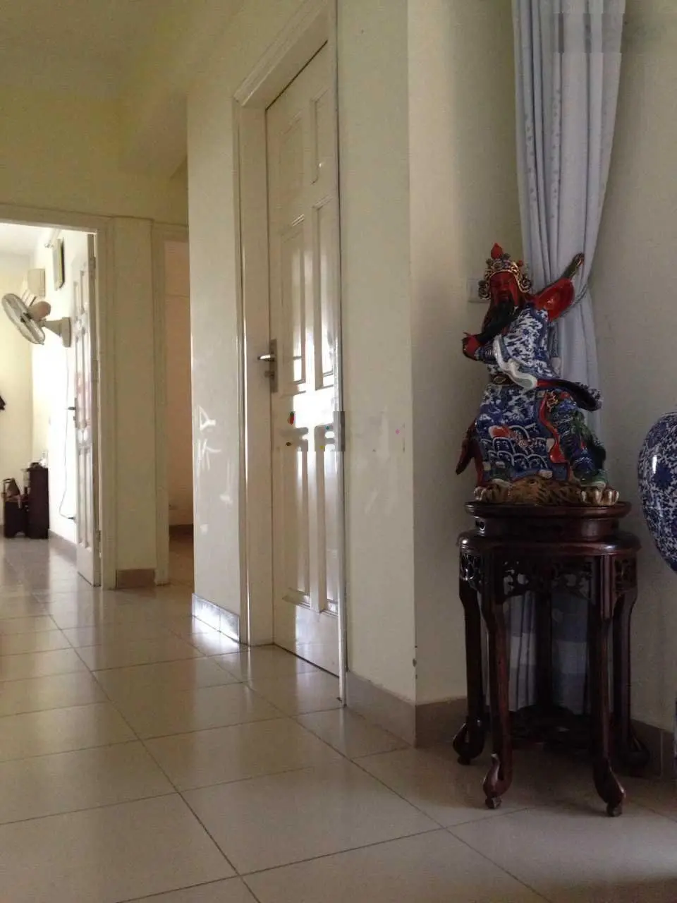 Bán căn hộ chung cư 105 m2,3 PN, tòa mặt đường 172 Ngọc Khánh, 0904 760 ***