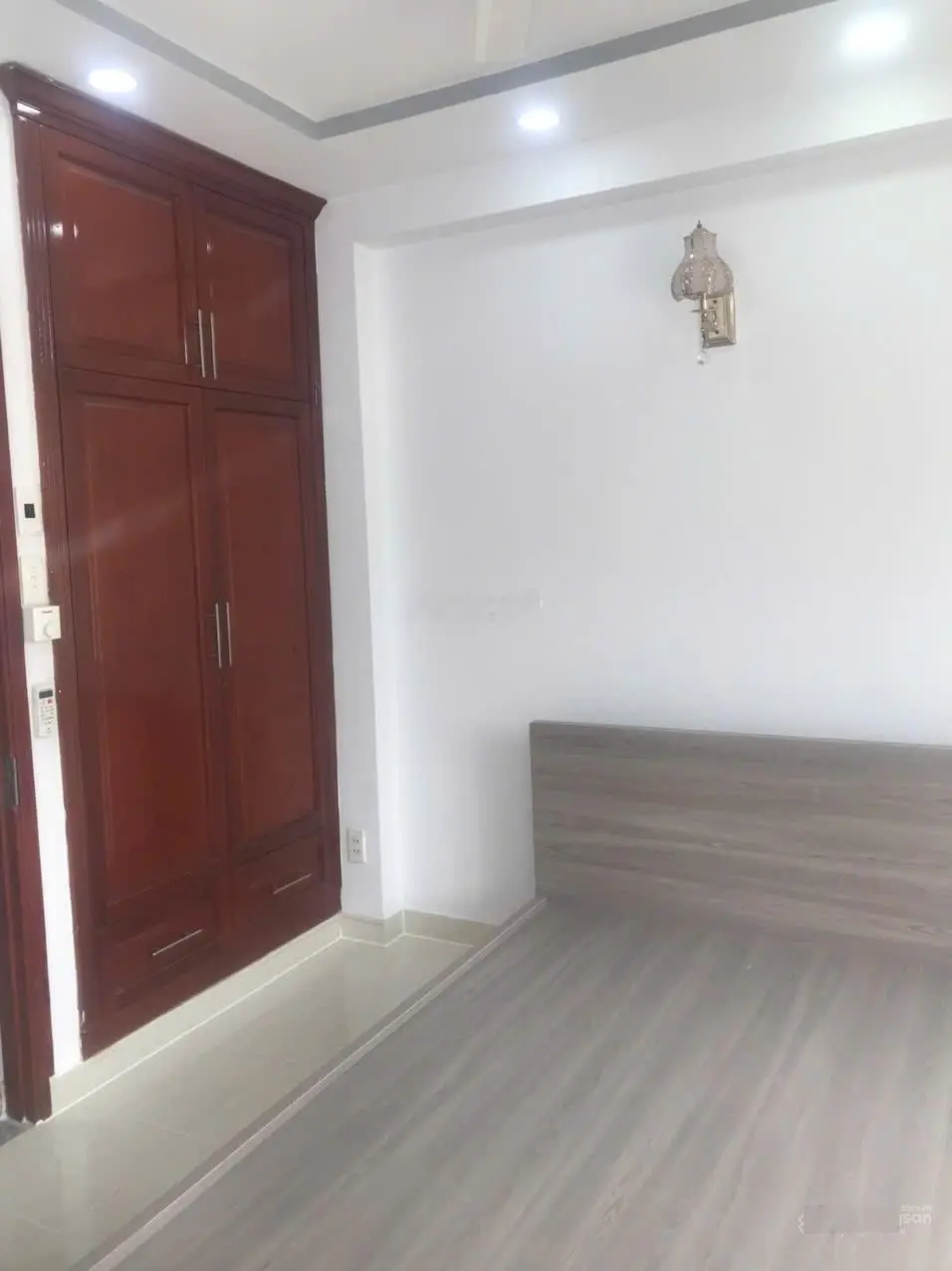 Nhà 2 lầu hẻm thông 3.5m kế bên đường Nguyễn Sỹ Sách, gần chợ Tân Trụ; Tặng hết nội thất, sổ sẵn