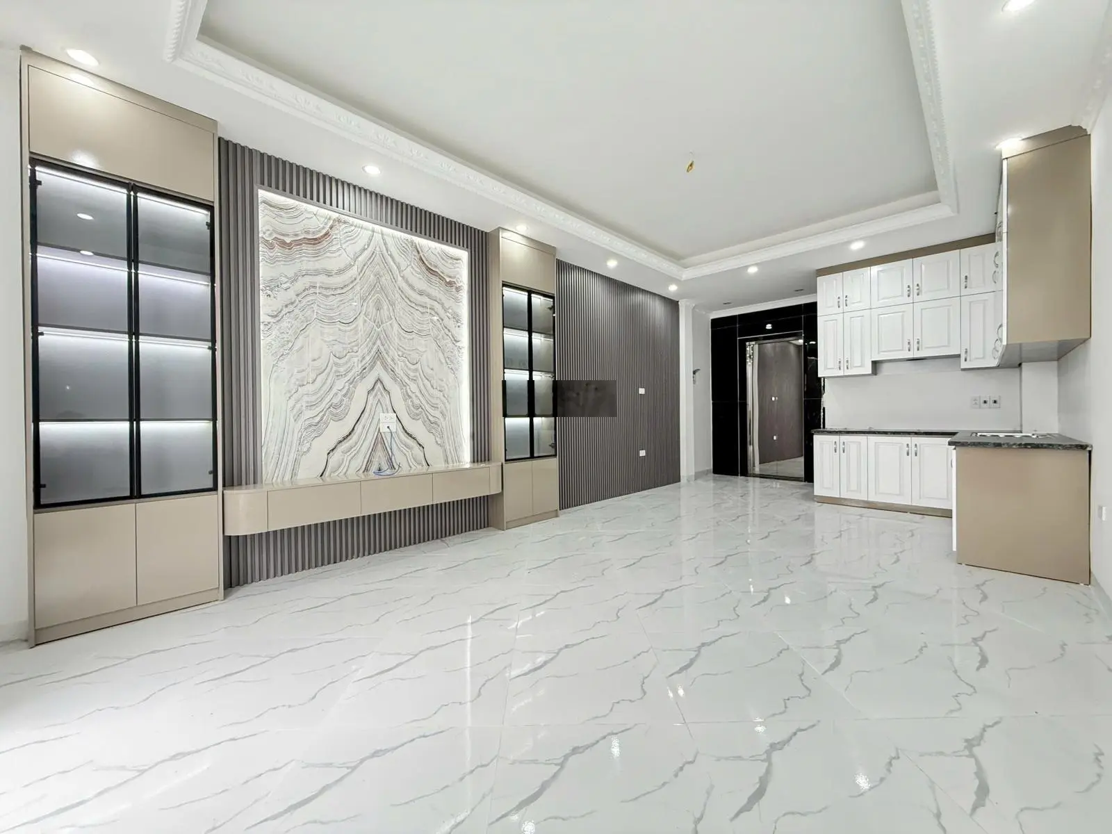 Bán nhà Hồng hà, phân lô vỉa hè, ô tô tránh, 45m2, 6 tầng, thang máy nội thất mới, giá 15.5 tỷ