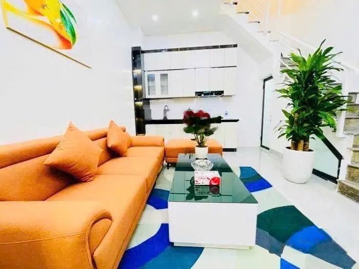 Bán nhà gần ngã tư sở dt 25m x 4 tầng. Giá 4.9 tỷ