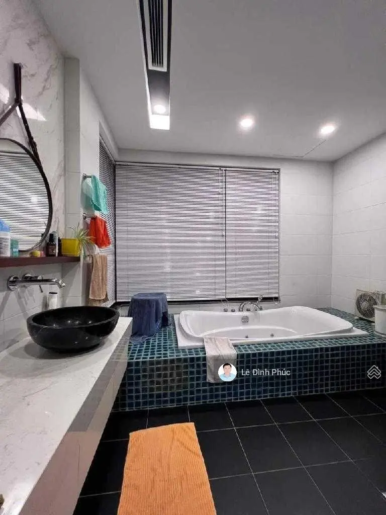 Biệt thự liền kề, lô góc, 150m2x4T, mặt tiền 10m, vỉa hè, 3 ô tô tránh, 3 bước ra hồ, 28 tỷ